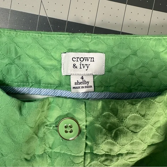 Crown & Ivy Green Scallop Shorts - Picture 4 of 4
